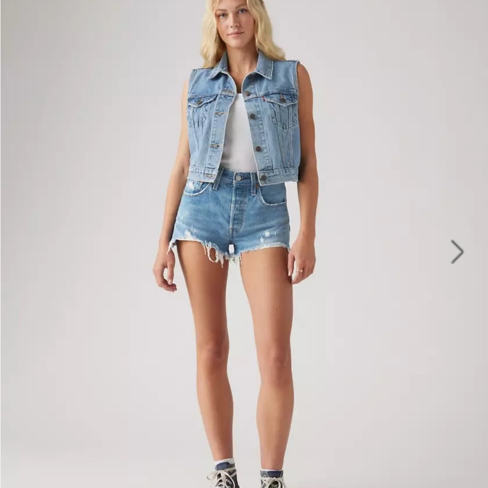 Levi's Women's 501 Distressed Jean Shorts - Light Blue size 31